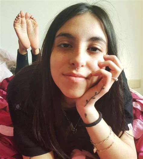 soles pose